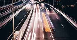 Autobahn-Langzeitbelichtet (de.depositphotos.com)