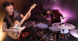 Konzertfotografie - Band auf Bühne (de.depositphotos.com)