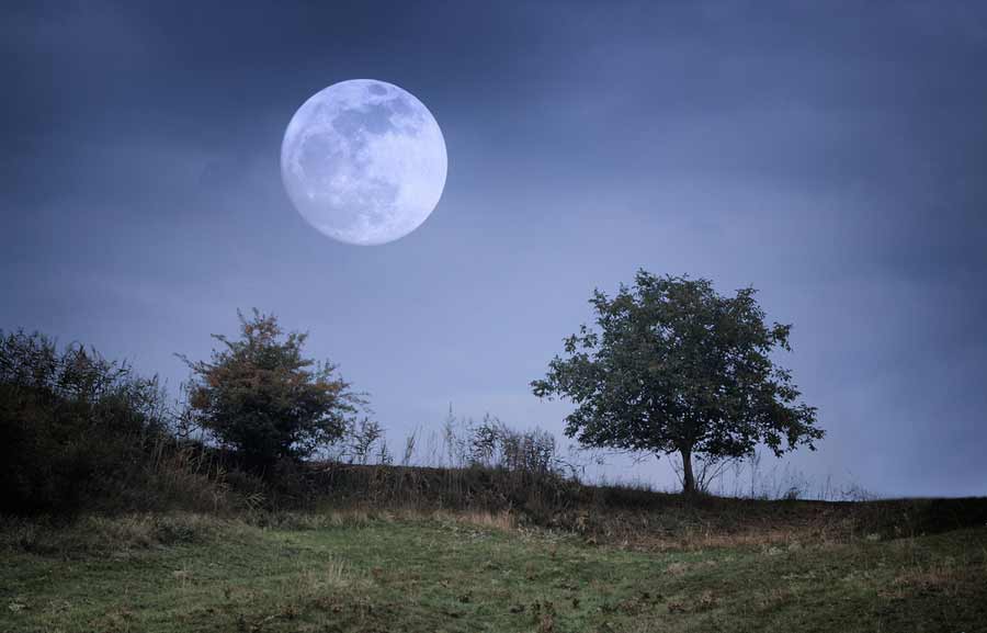 Den Mond in der Nacht fotografisch einfangen (de.depositphotos.com)