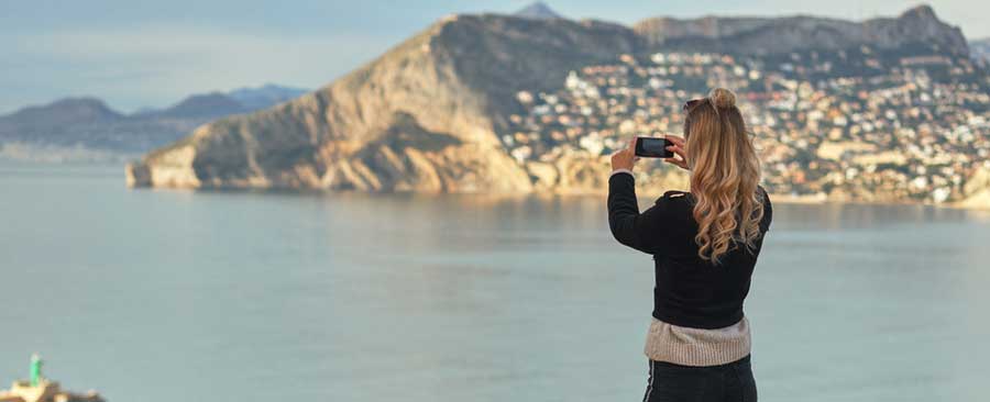 Urlaubs-Panoramafoto mit dem Smartphone (de.depositphotos.com)