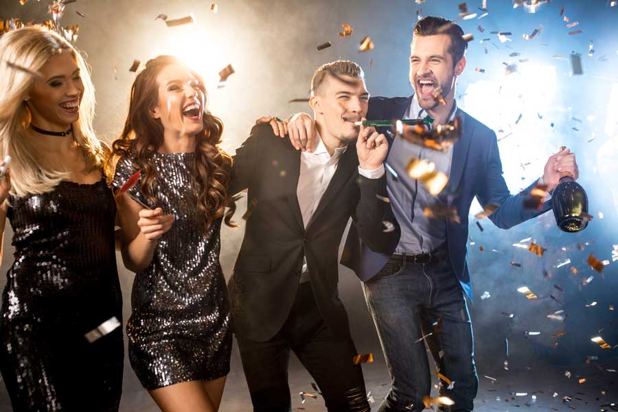 Ausgelassenes Feiern festgehalten auf dem Partyfoto (de.depositphotos.com)