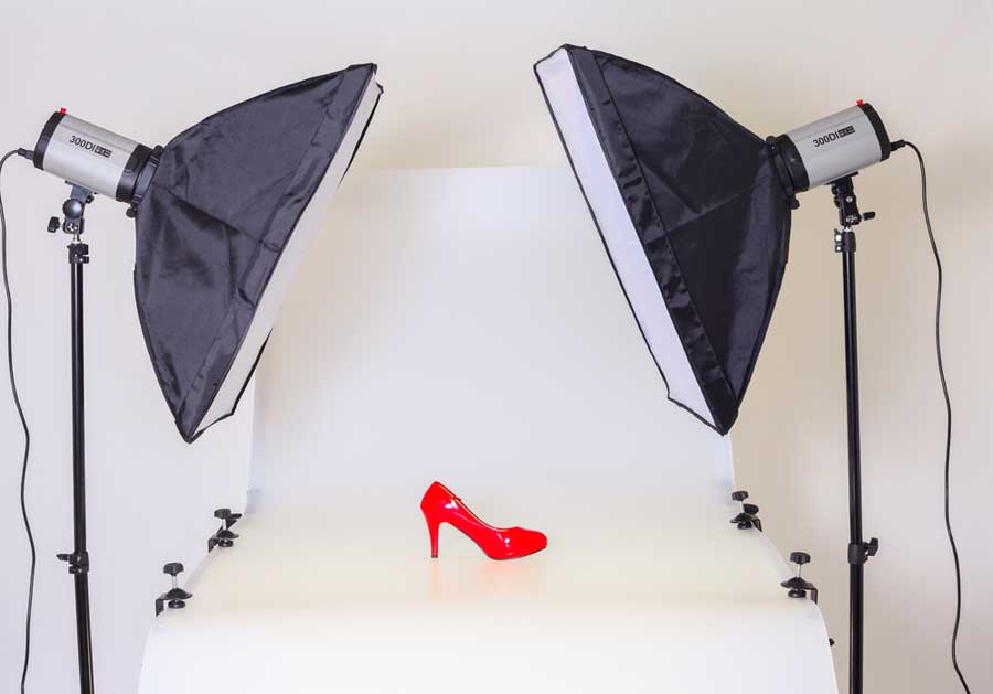 Produktfotografie von einem Schuh im Studio (de.depositphotos.com)