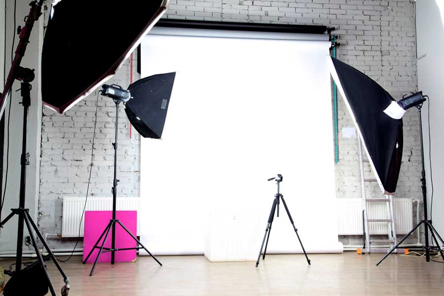Weißer Fotohintergrund im Fotostudio (de.depositphotos.com)