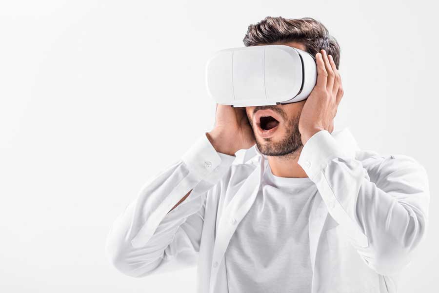 Mann mit VR Brille (de.depositphotos.com)