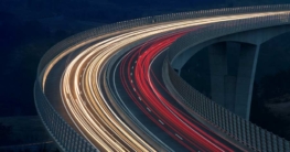 Langzeitbelichtung einer Autobahn (de.depositphotos.com)