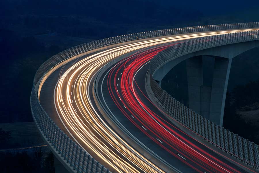 Langzeitbelichtung einer Autobahn (de.depositphotos.com)