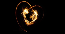 Liebeserklärung mit Lichtmalerei (de.depositphotos.com)