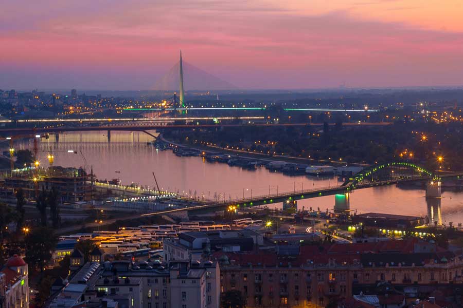 Belgrad zur Blauen Stunde (de.depositphotos.com)