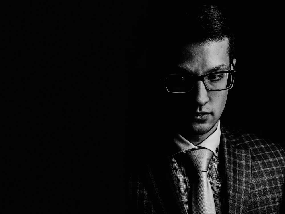 Low-Key Portrait Low-Key Portrait (de.depositphotos.com)